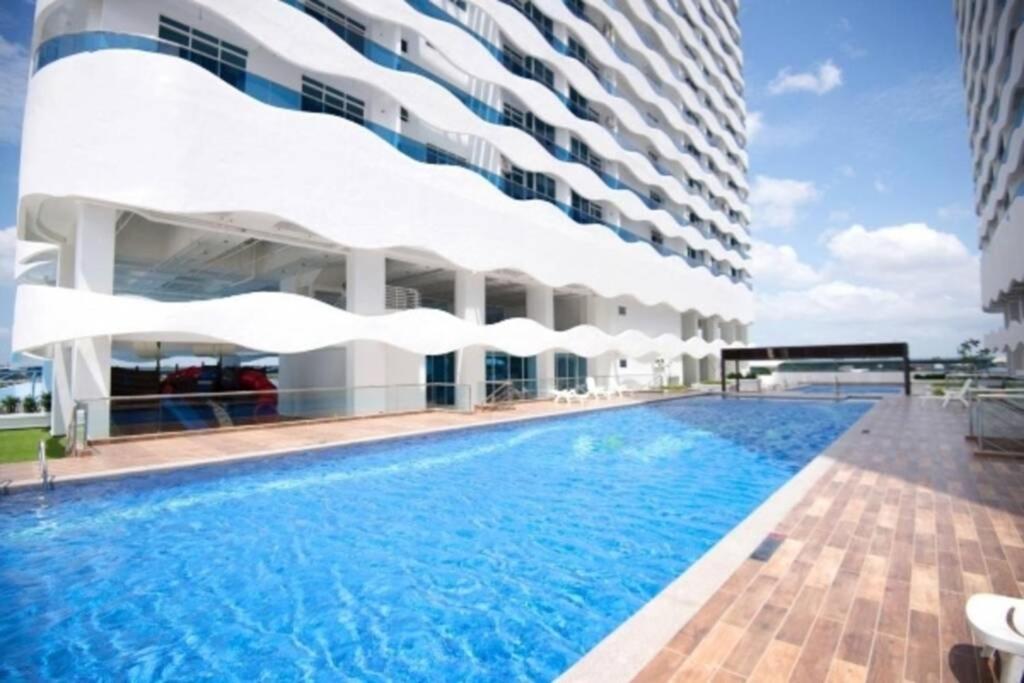 The Wave - Kota Laksamana -- Pool View -- 6 Pax Appartement Malacca Buitenkant foto